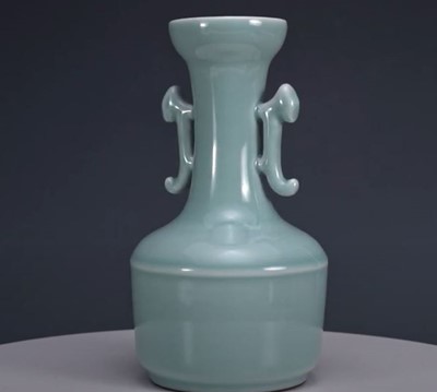 Lot 110 - A RU-TYPE MALLET VASE, YONGZHENG MARK AND PERIOD