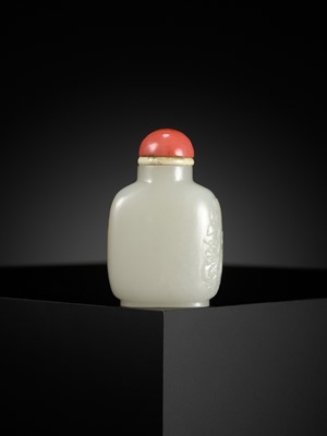 Lot 45 - A WHITE JADE WITH RUSSET SKIN ‘MONKEYS’ SNUFF BOTTLE, CHINA, 1750-1850
