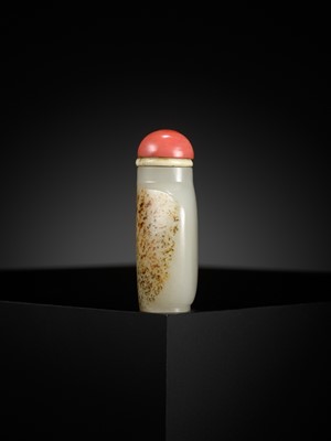 Lot 122 - A WHITE JADE WITH RUSSET SKIN ‘MONKEYS’ SNUFF BOTTLE, CHINA, 1750-1850