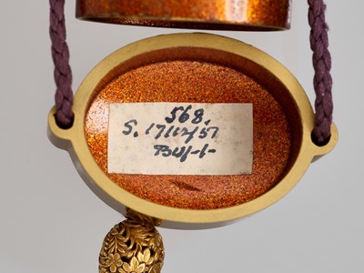 Lot 20 - HARA YOYUSAI: A SUPERB AND VERY RARE FIVE-CASE GOLD LACQUER INRO WITH DUTCHMEN