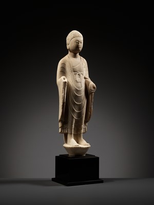 Lot 167 - A WHITE MARBLE FIGURE OF BUDDHA, NORTHERN QI DYNASTY, CHINA, 550-577