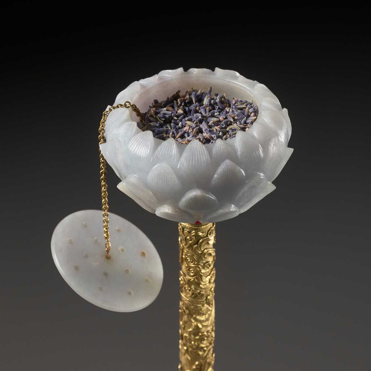 Lot 34 - AN IMPERIAL JADE, GILT-BRONZE, AND RUBY-INLAID ‘LOTUS AND BATS’ HAT STAND, QIANLONG PERIOD