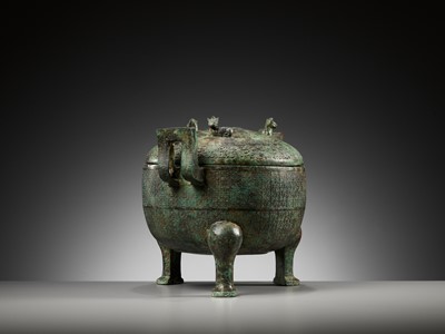 Lot 143 - A LARGE INSCRIBED BRONZE RITUAL FOOD VESSEL AND COVER, DING, SPRING AND AUTUMN PERIOD