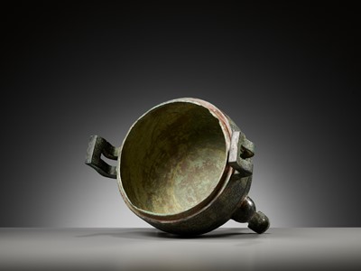 Lot 143 - A LARGE INSCRIBED BRONZE RITUAL FOOD VESSEL AND COVER, DING, SPRING AND AUTUMN PERIOD
