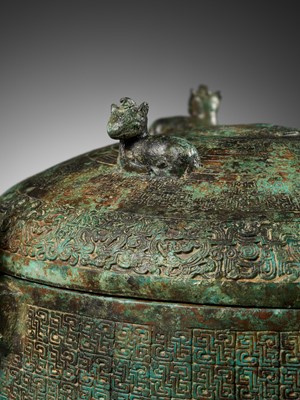 Lot 143 - A LARGE INSCRIBED BRONZE RITUAL FOOD VESSEL AND COVER, DING, SPRING AND AUTUMN PERIOD