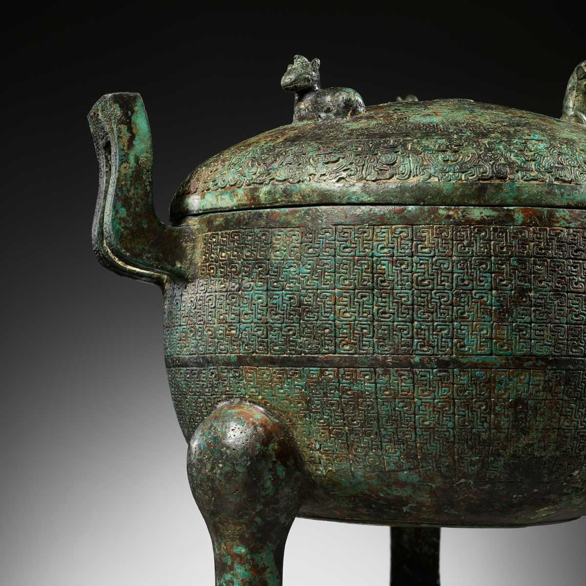 Lot 143 - A LARGE INSCRIBED BRONZE RITUAL FOOD VESSEL AND COVER, DING, SPRING AND AUTUMN PERIOD