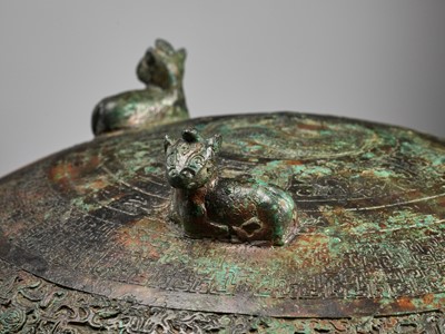 Lot 143 - A LARGE INSCRIBED BRONZE RITUAL FOOD VESSEL AND COVER, DING, SPRING AND AUTUMN PERIOD