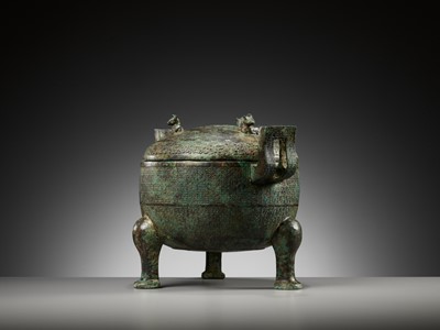 Lot 143 - A LARGE INSCRIBED BRONZE RITUAL FOOD VESSEL AND COVER, DING, SPRING AND AUTUMN PERIOD