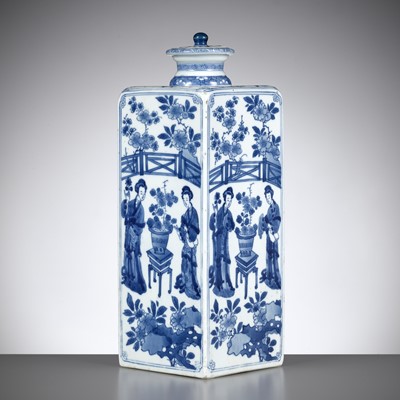 Lot 100 - A BLUE AND WHITE RECTANGULAR FLASK AND COVER, KANGXI PERIOD