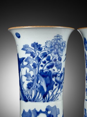 Lot 90 - A PAIR OF BLUE AND WHITE ‘MAGNOLIA’ BEAKER VASES, TRANSITIONAL PERIOD