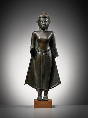 Lot 710 - A LARGE BRONZE FIGURE OF THE STANDING BUDDHA, AYUTTHAYA KINGDOM (1351-1767)