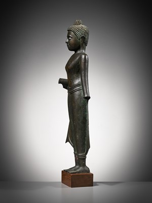Lot 710 - A LARGE BRONZE FIGURE OF THE STANDING BUDDHA, AYUTTHAYA KINGDOM (1351-1767)