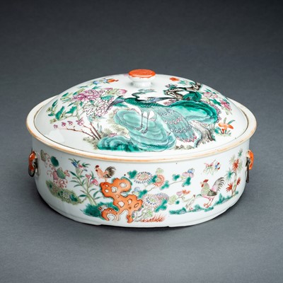 Lot 1349 - A LARGE PORCELAIN BOX AND COVER, REPUBLIC