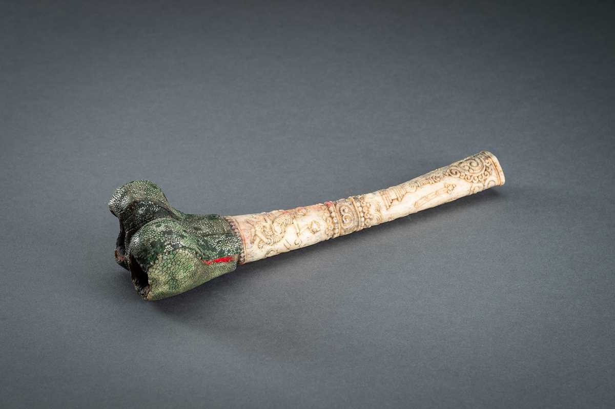 Lot 210 - A TIBETAN BONE TRUMPET, KANGLING, 19th CENTURY