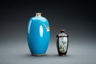 Lot 77 - A LOT WITH TWO CLOISONNE ENAMEL VASES, MEIJI