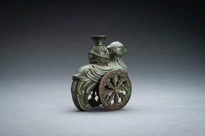 Lot 156 - AN ARCHAISTIC BRONZE BIRD AND VASE VESSEL, QING