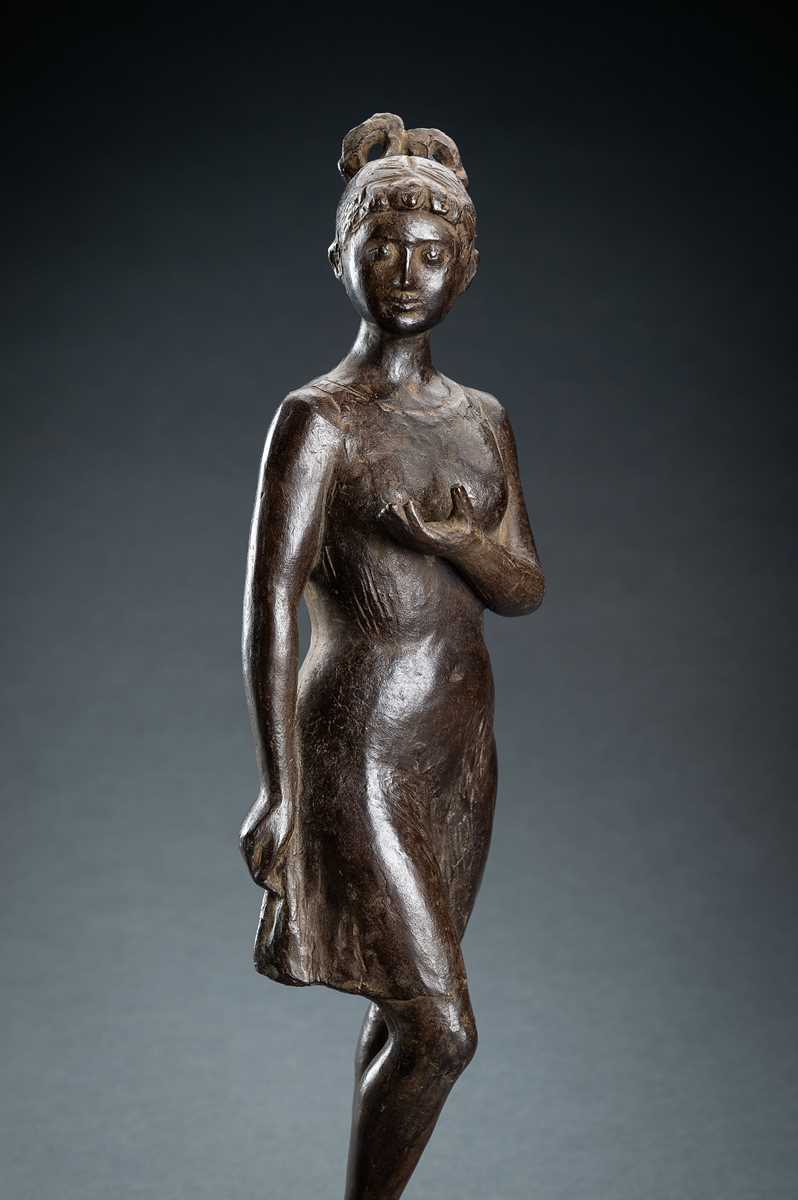 Lot 5 - KATSUZO ENTSUBA: A MODERNIST BRONZE SCULPTURE OF A YOUNG GIRL