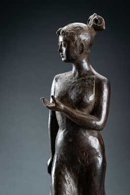 Lot 5 - KATSUZO ENTSUBA: A MODERNIST BRONZE SCULPTURE OF A YOUNG GIRL