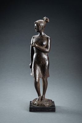 Lot 5 - KATSUZO ENTSUBA: A MODERNIST BRONZE SCULPTURE OF A YOUNG GIRL