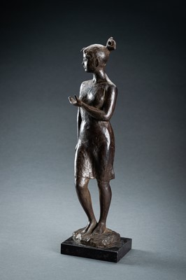 Lot 5 - KATSUZO ENTSUBA: A MODERNIST BRONZE SCULPTURE OF A YOUNG GIRL