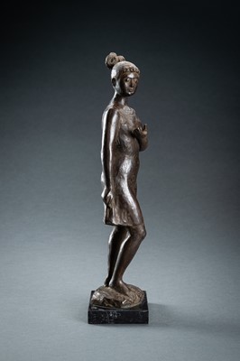 Lot 5 - KATSUZO ENTSUBA: A MODERNIST BRONZE SCULPTURE OF A YOUNG GIRL