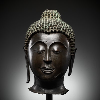 Lot 288 - A LARGE BRONZE HEAD OF BUDDHA, SUKHOTHAI KINGDOM, THAILAND, 15TH CENTURY