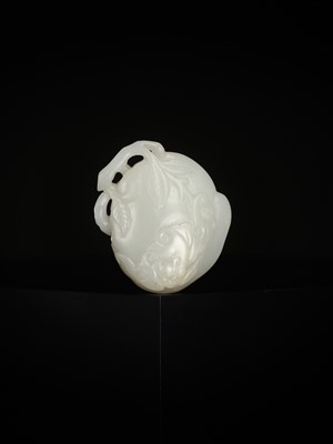 Lot 334 - A FINE WHITE JADE ‘PEACH AND BAT’ PENDANT, QIANLONG PERIOD