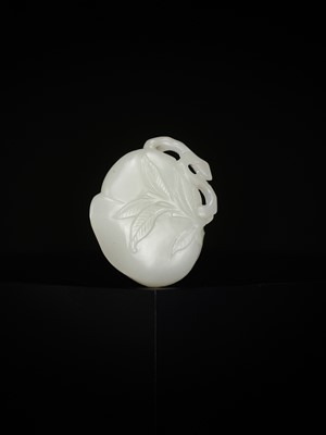 Lot 334 - A FINE WHITE JADE ‘PEACH AND BAT’ PENDANT, QIANLONG PERIOD
