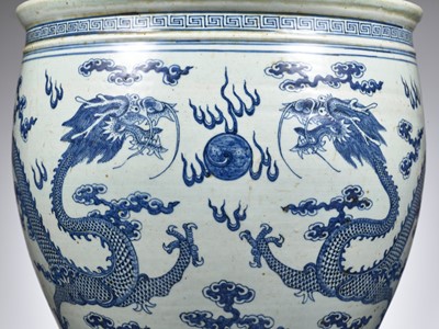 Lot 239 - A LARGE BLUE AND WHITE ‘DRAGON’ JARDINIÈRE, QING DYNASTY