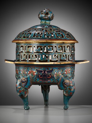 Lot 352 - A CLOISONNÉ ENAMEL ‘ELEPHANT’ TRIPOD BRAZIER AND COVER, QING DYNASTY