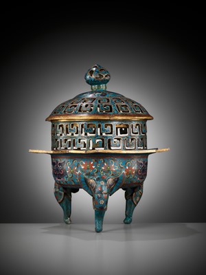 Lot 352 - A CLOISONNÉ ENAMEL ‘ELEPHANT’ TRIPOD BRAZIER AND COVER, QING DYNASTY