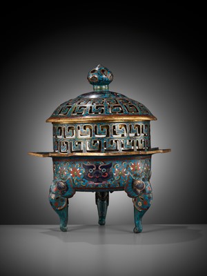 Lot 352 - A CLOISONNÉ ENAMEL ‘ELEPHANT’ TRIPOD BRAZIER AND COVER, QING DYNASTY