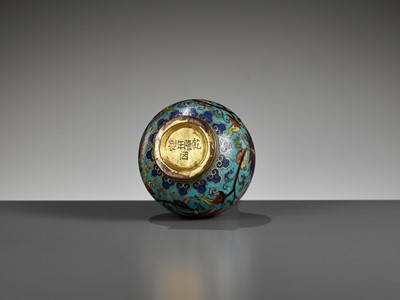 Lot 17 - AN IMPERIAL CLOISONNÉ ENAMEL ‘LOTUS’ BOTTLE VASE, QIANLONG FIVE-CHARACTER MARK AND OF THE PERIOD