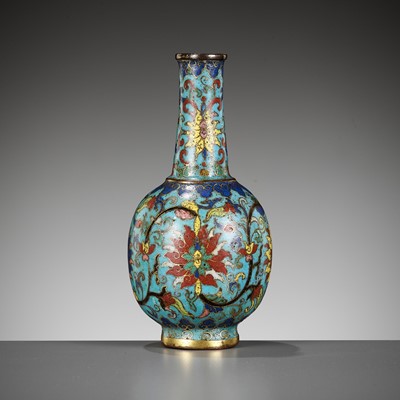 Lot 3 - AN IMPERIAL CLOISONNÉ ENAMEL ‘LOTUS’ BOTTLE VASE, QIANLONG FIVE-CHARACTER MARK AND OF THE PERIOD