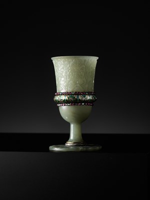 Lot 36 - A MUGHAL GILT AND ‘GEM’-INLAID JADE STEM CUP, INDIA, 18TH CENTURY