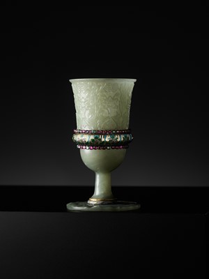 Lot 36 - A MUGHAL GILT AND ‘GEM’-INLAID JADE STEM CUP, INDIA, 18TH CENTURY