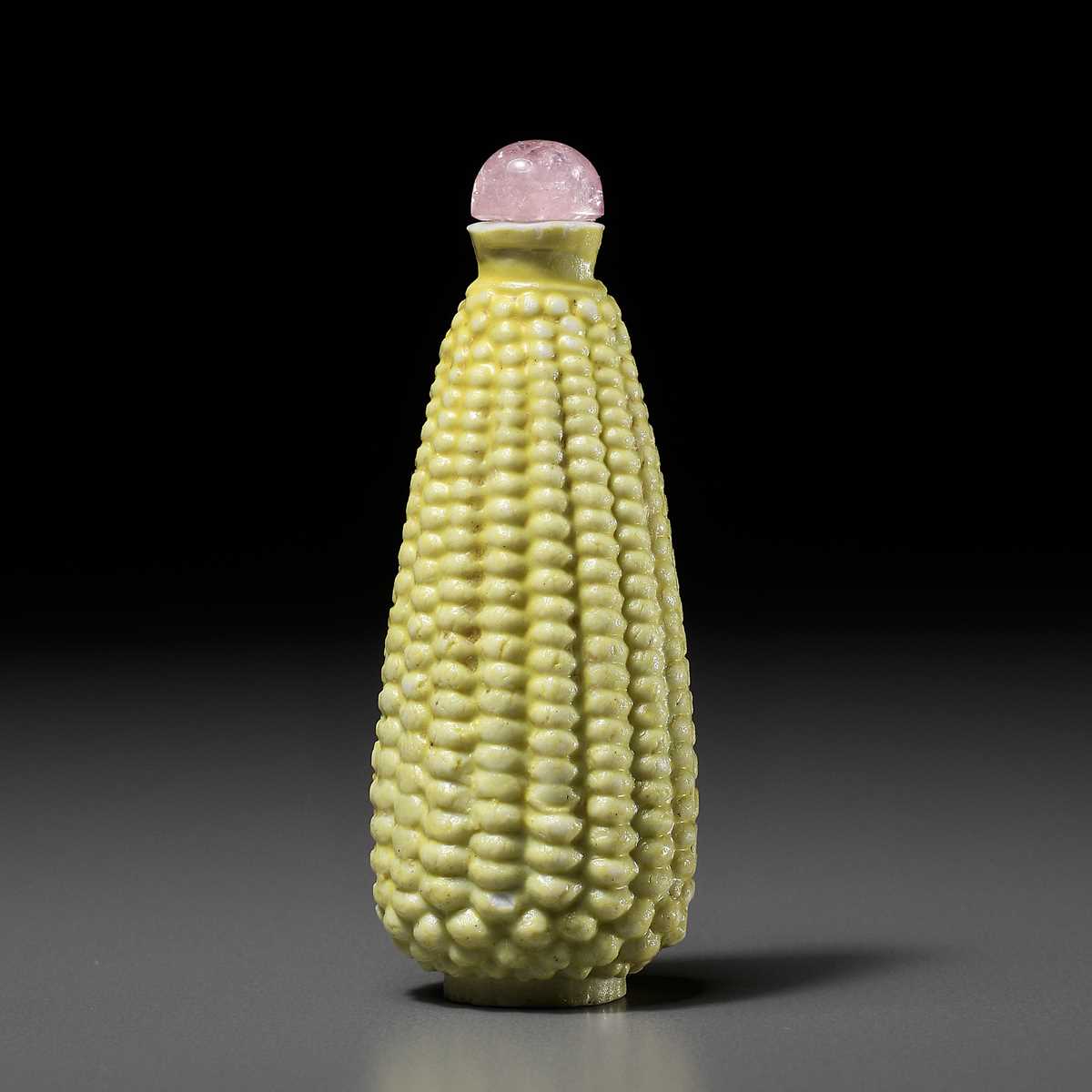 Lot 388 - A MOLDED AND YELLOW-GLAZED PORCELAIN ‘EAR OF CORN’ SNUFF BOTTLE, LATE QING TO REPUBLIC PERIOD