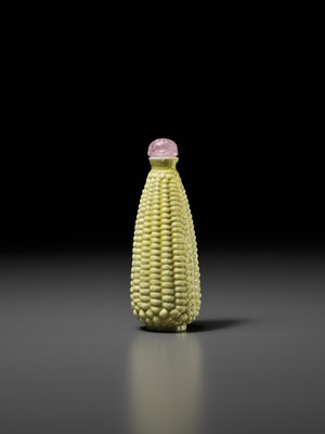 Lot 388 - A MOLDED AND YELLOW-GLAZED PORCELAIN ‘EAR OF CORN’ SNUFF BOTTLE, LATE QING TO REPUBLIC PERIOD