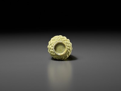 Lot 388 - A MOLDED AND YELLOW-GLAZED PORCELAIN ‘EAR OF CORN’ SNUFF BOTTLE, LATE QING TO REPUBLIC PERIOD