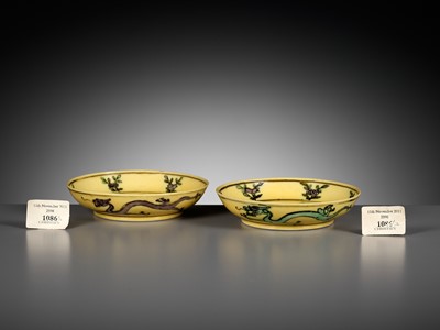Lot 274 - A PAIR OF YELLOW-GROUND GREEN AND AUBERGINE-ENAMELED 'DRAGON' DISHES, GUANGXU MARKS AND PERIOD