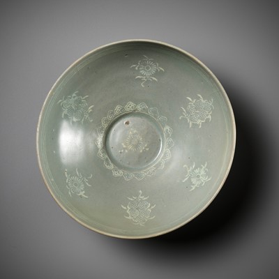 Lot 258 - AN INLAID CELADON STONEWARE BOWL, GORYEO DYNASTY