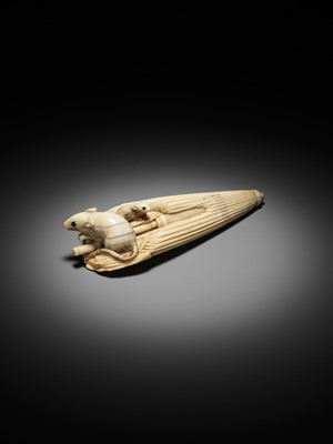 Lot 135 - A VERY LARGE IVORY NETSUKE OF TWO RATS GNAWING AN UMBRELLA