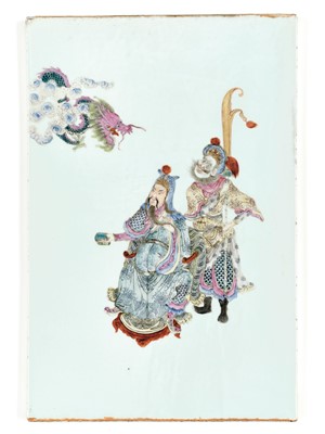 Lot 283 - A FAMILLE ROSE AND GILT-DECORATED ‘GUAN YU AND ZHANG FEI’ PLAQUE, LATE QING DYNASTY TO REPUBLIC PERIOD