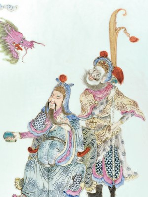 Lot 283 - A FAMILLE ROSE AND GILT-DECORATED ‘GUAN YU AND ZHANG FEI’ PLAQUE, LATE QING DYNASTY TO REPUBLIC PERIOD