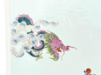 Lot 283 - A FAMILLE ROSE AND GILT-DECORATED ‘GUAN YU AND ZHANG FEI’ PLAQUE, LATE QING DYNASTY TO REPUBLIC PERIOD