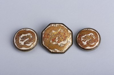 A SET WITH TWO SATSUMA CERAMIC BELT BUCKLES AND A BROOCH, MEIJI