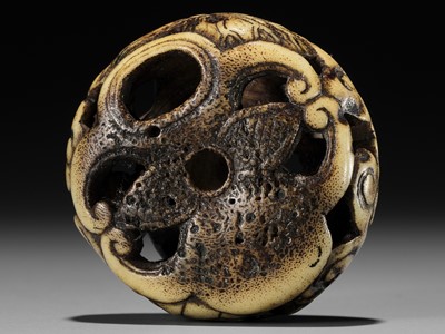 Lot 477 - A RARE ANTLER RYUSA MANJU NETSUKE OF A STYLIZED ‘BAT’ DRAGON