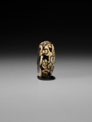 Lot 477 - A RARE ANTLER RYUSA MANJU NETSUKE OF A STYLIZED ‘BAT’ DRAGON