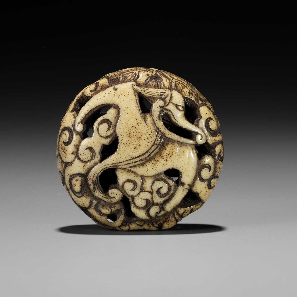 Lot 477 - A RARE ANTLER RYUSA MANJU NETSUKE OF A STYLIZED ‘BAT’ DRAGON