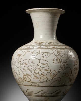 Lot 153 - A CARVED CIZHOU SGRAFFIATO VASE, NORTHERN SONG DYNASTY